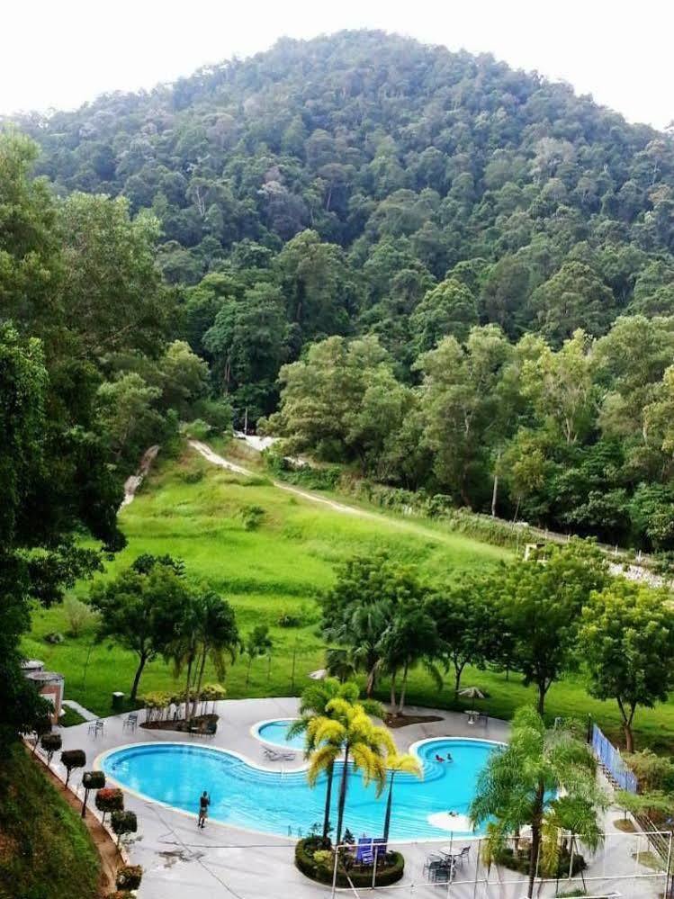 Lumut Valley Resort Condominium Екстериор снимка